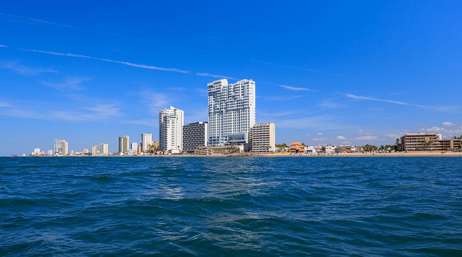 Courtyard by Marriott Mazatlan Beach Resort oceanfront hotel with pool, beach access, and Golden Zone location.